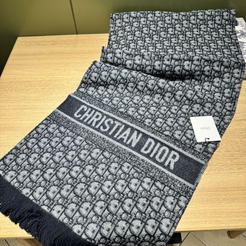 CHRISTIAN DIOR